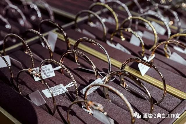 典當(dāng)行金價(jià)(典當(dāng)行黃金首飾價(jià)格)? 知識(shí)問(wèn)答 第8張- 典當(dāng)行金價(jià)(典當(dāng)行黃金首飾價(jià)格)? (http://www.ssksuo.cn/) 知識(shí)問(wèn)答 第8張